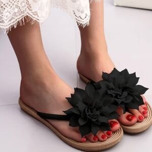 🌸 Floral Summer Flip Flop Sandals – Size 8